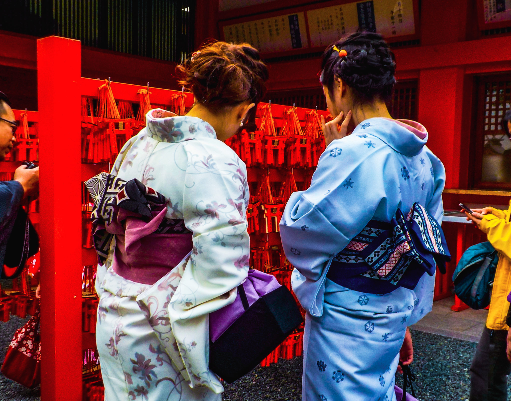 fushimi inari donne in kimono