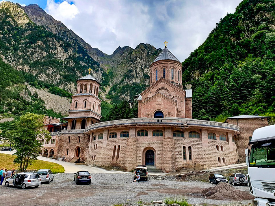 monastero dariali alla fine della Strada Militare Georgiana