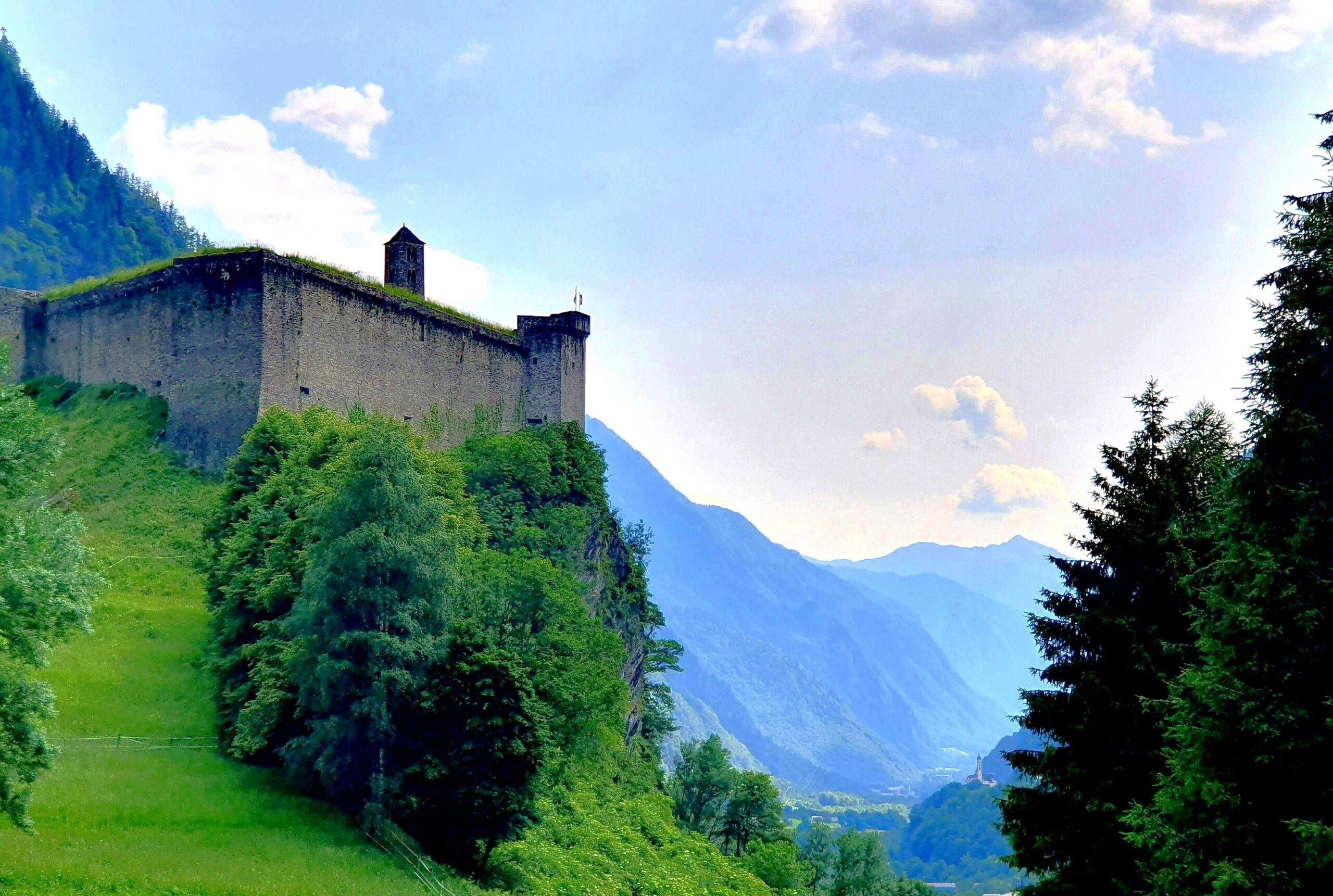 castello di mesocco svizzera