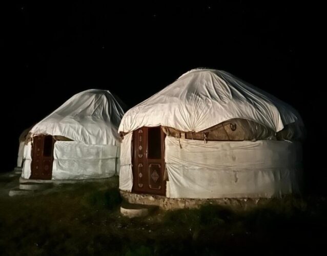 dormire in yurta in uzbekistan notte